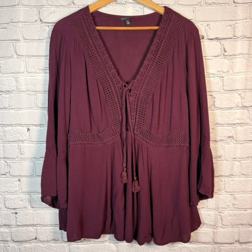 Torrid Womens 2 Burgundy Crochet Lace Trim Bell Sleeve Babydoll Blouse